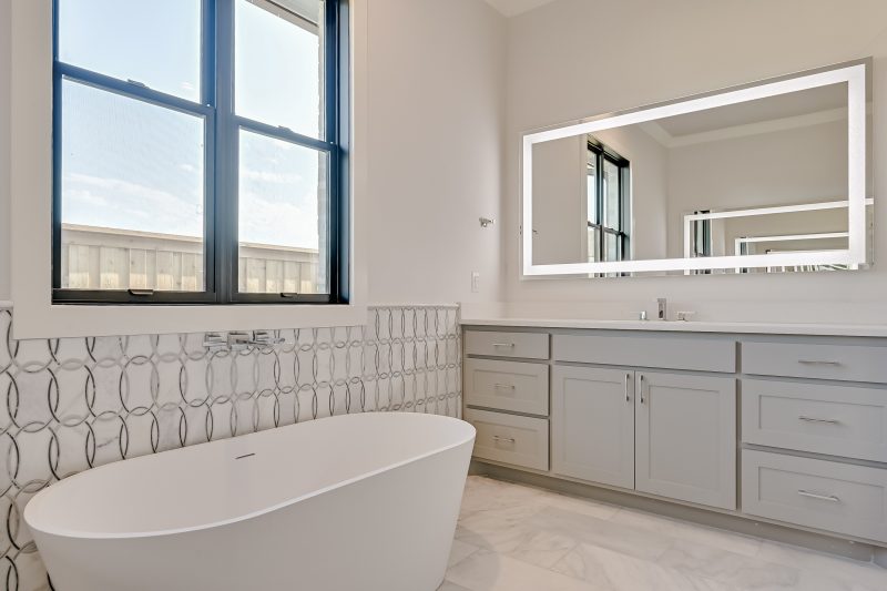 Choosing Master Bath Features for Your Custom Home